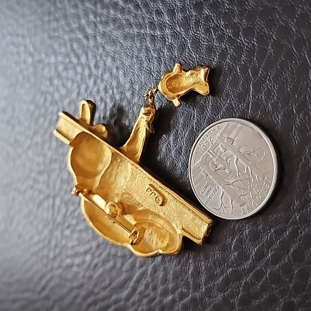 VTG JJ Gold Cat and Mouse Brooch - Picture 7 of 7